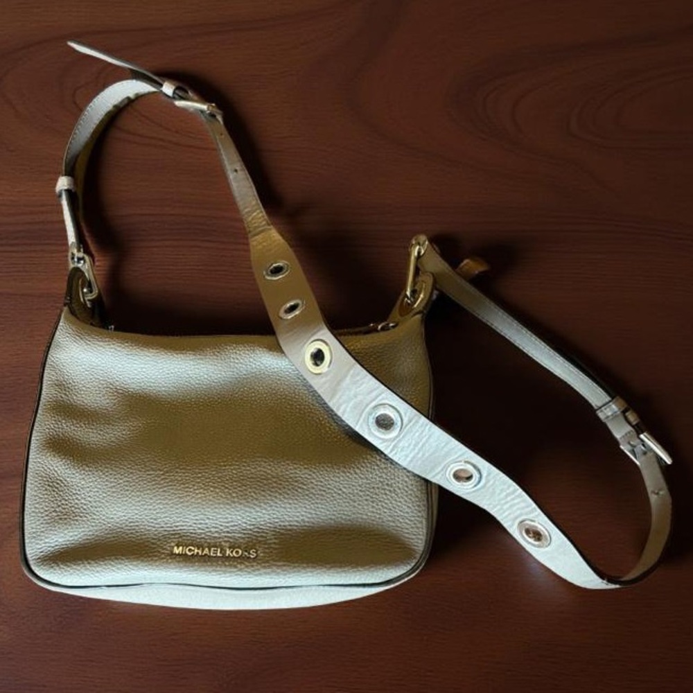 Barlow Medium Pebbled Leather Messenger Bag